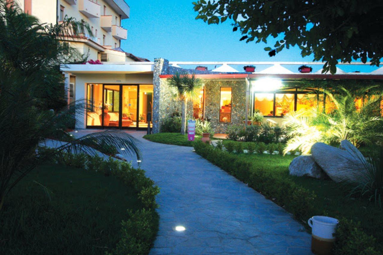 Hotel Residence Sciaron Capo Vaticano Exterior photo